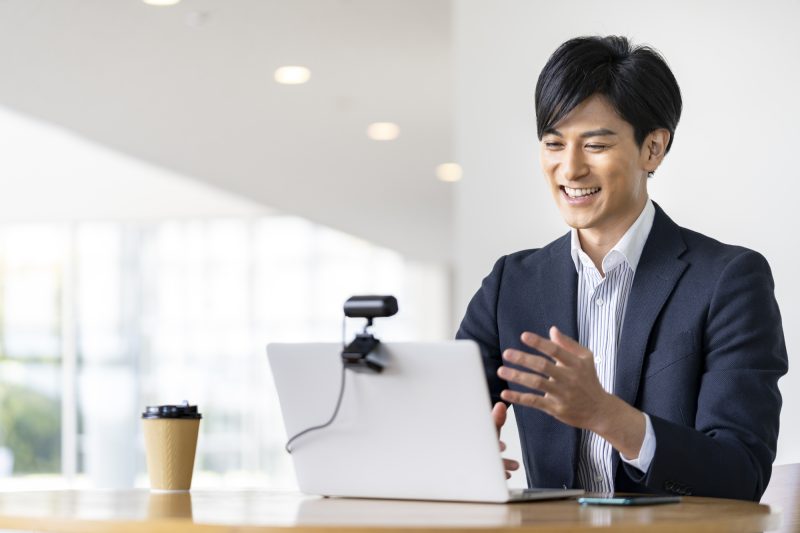 オンライン面談/Web面談/パソコン/男性