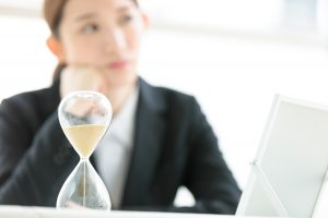 焦り/不安/就活性/大学生/砂時計