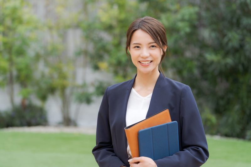 女性/営業職/スーツ