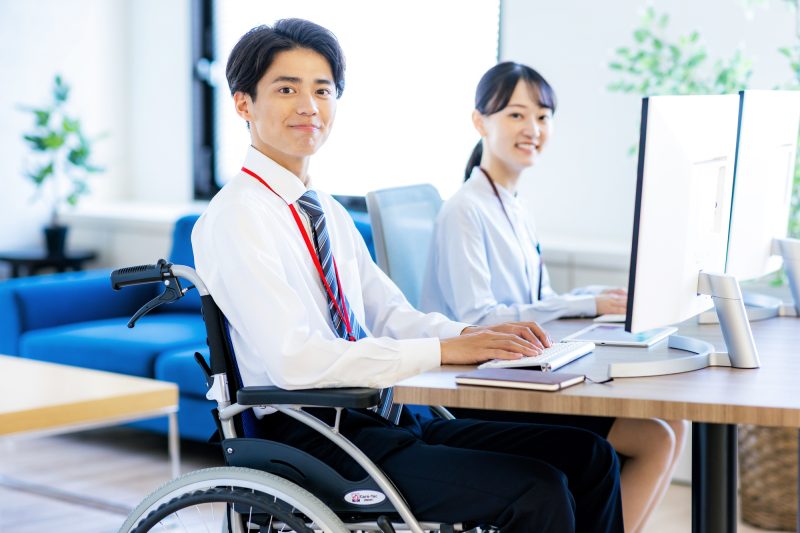 車椅子/男性/障がい者/障害者