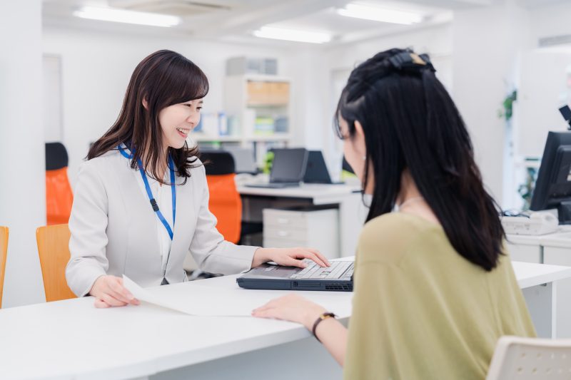 女性/窓口/受付/案内